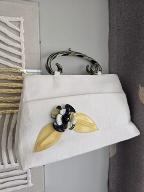 Stunning Bizroma handbag features a distinctive mid-century Italian design